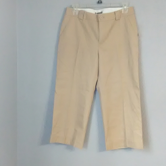 GAP Pants - Gap Tan Capri Pants Size 6 Petite